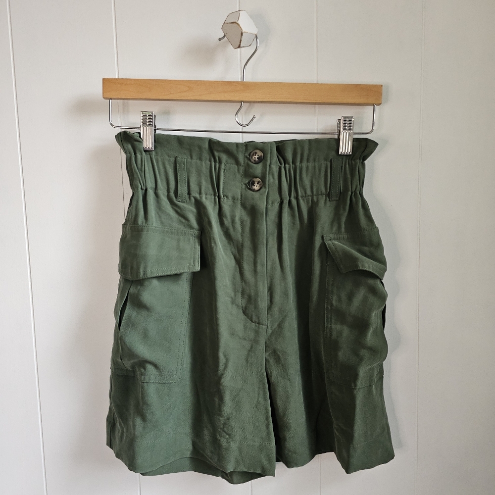 ☆ H&M Green High-Waisted Shorts